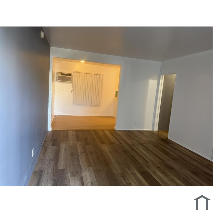 8700 Parthenia Pl