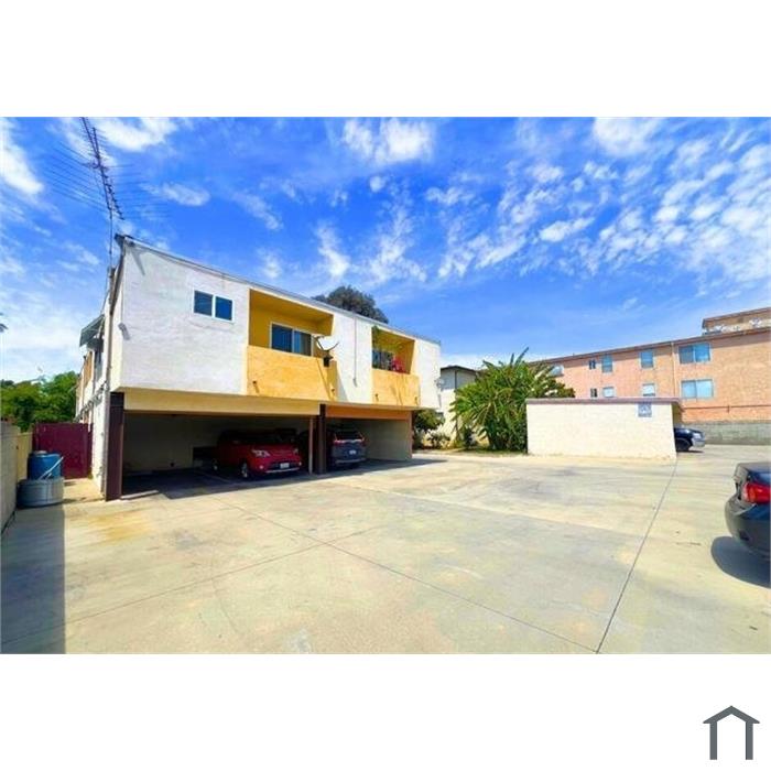 6438 Mammoth Ave