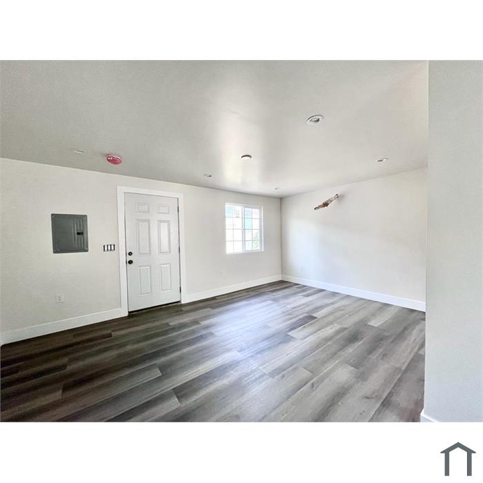 7048 1/2 Hazeltine Ave