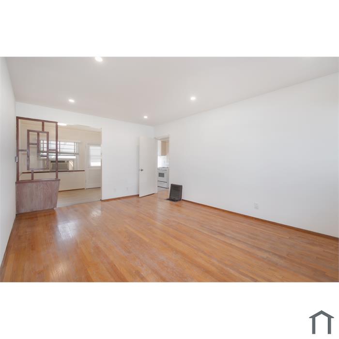401 N Kenneth Rd