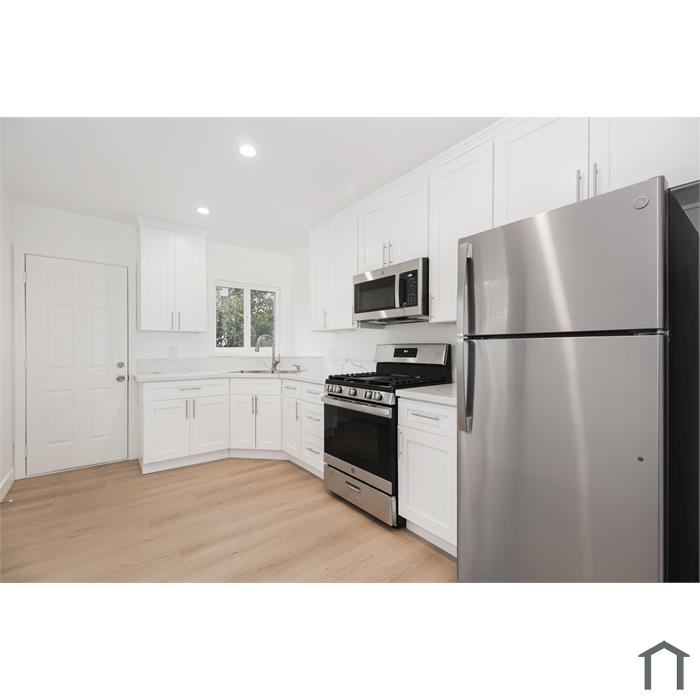 268 E Providencia Ave