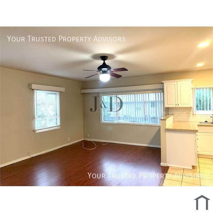 Cozy 1BR/1BA in Spring Valley with Rose Garden Patio, Parking & Private Yard (Upstairs Unit) - March