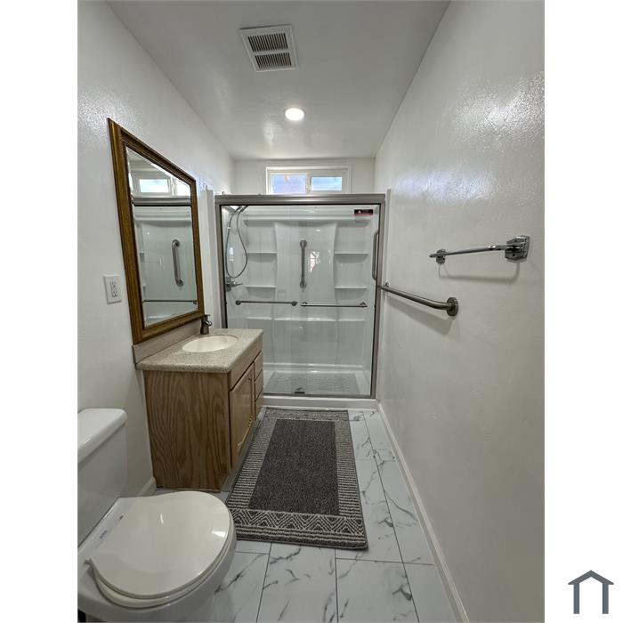 1422 E Main St
