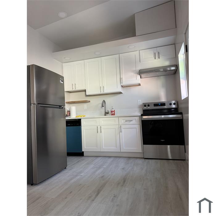 5557 Michael St
