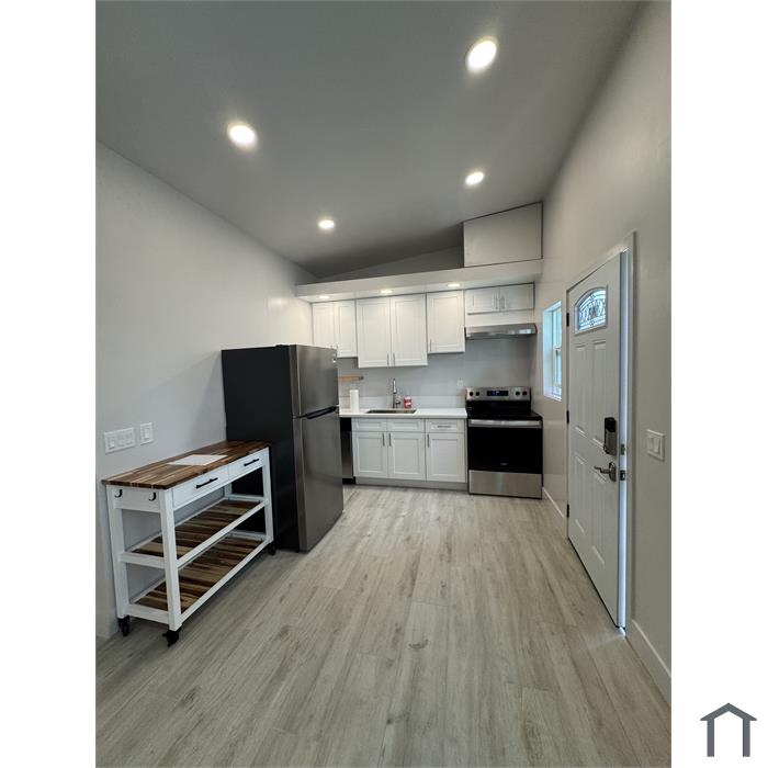 5557 Michael St