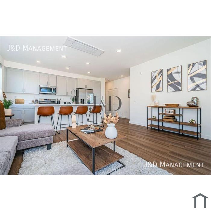 New Luxury Apartment with Rooftop Deck & Spectacular San Diego Views â€“ Gated Community