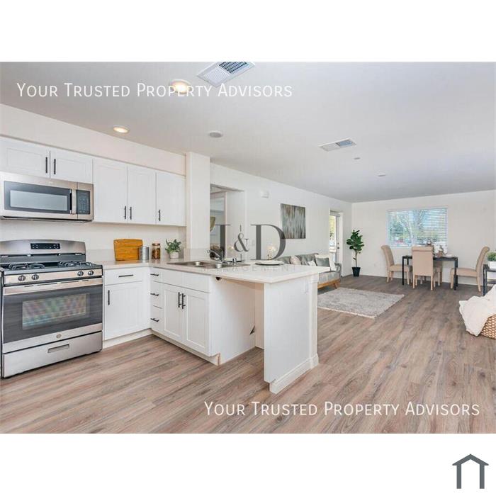 1 Bedroom / 1 Bath Mesa College Luxury Apt. W/ Parking Space + Patio Second Floor