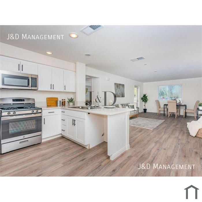 1 Bedroom / 1 Bath Mesa College Luxury Apt. W/ Parking Space + Patio Second Floor