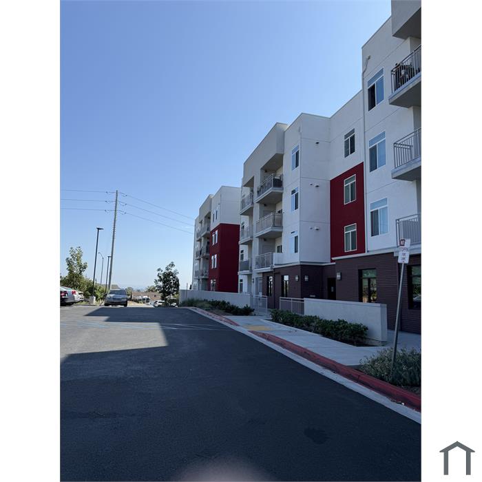 Valencia Pointe 