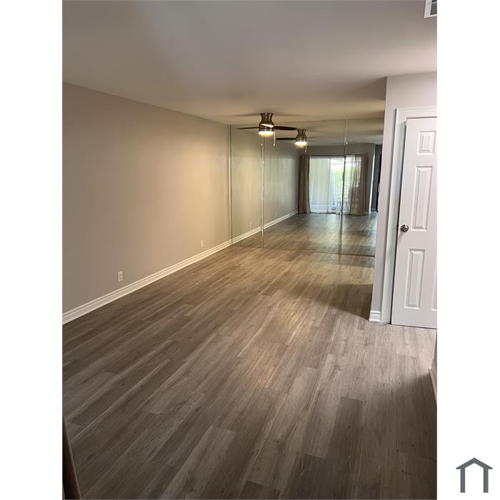 470 N Villa Ct