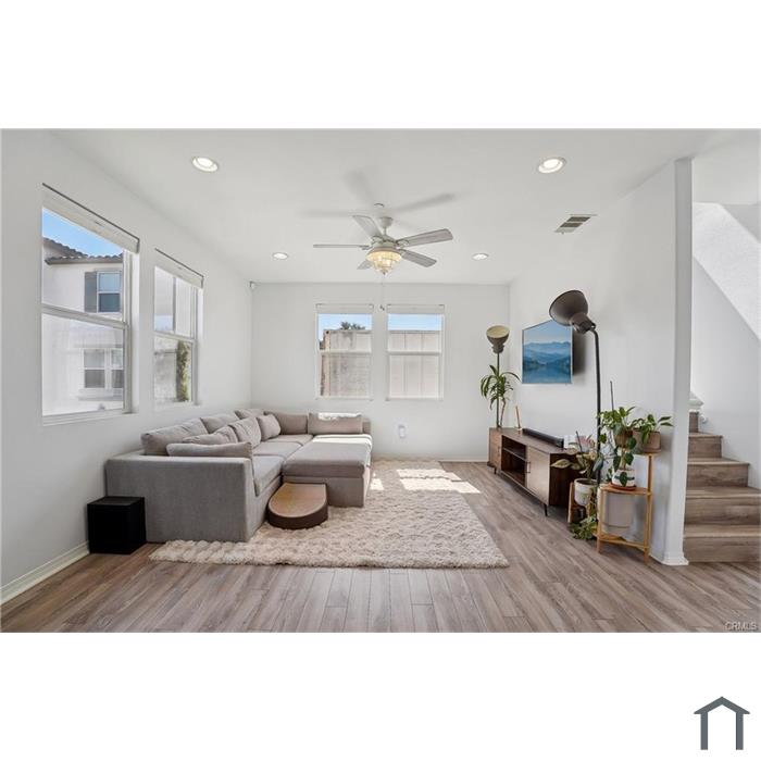 1874 N Los Alamos Rd