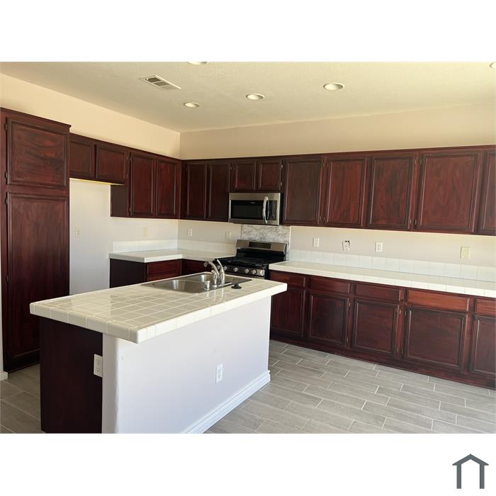 3 Bedroom Single Family House 11222 Shanandoah St in Adelanto, CA