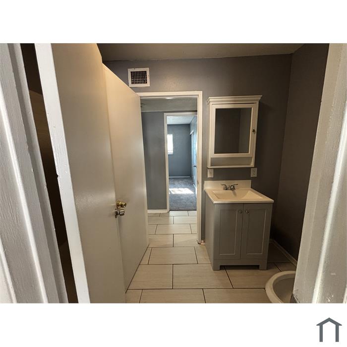 15711 La Paz Dr