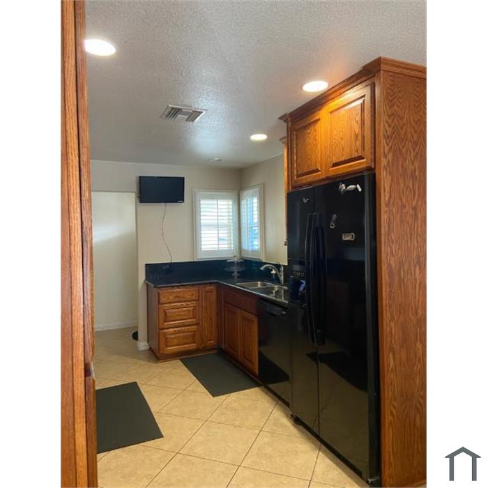 240 Green Oaks Dr