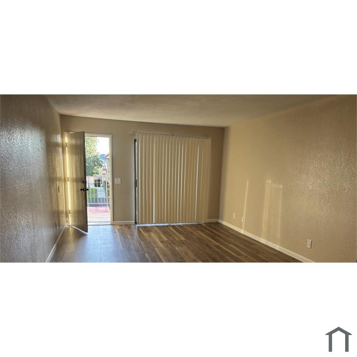 2469 W Acacia Ave