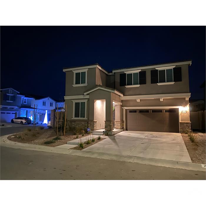 713 Dahlia Ln