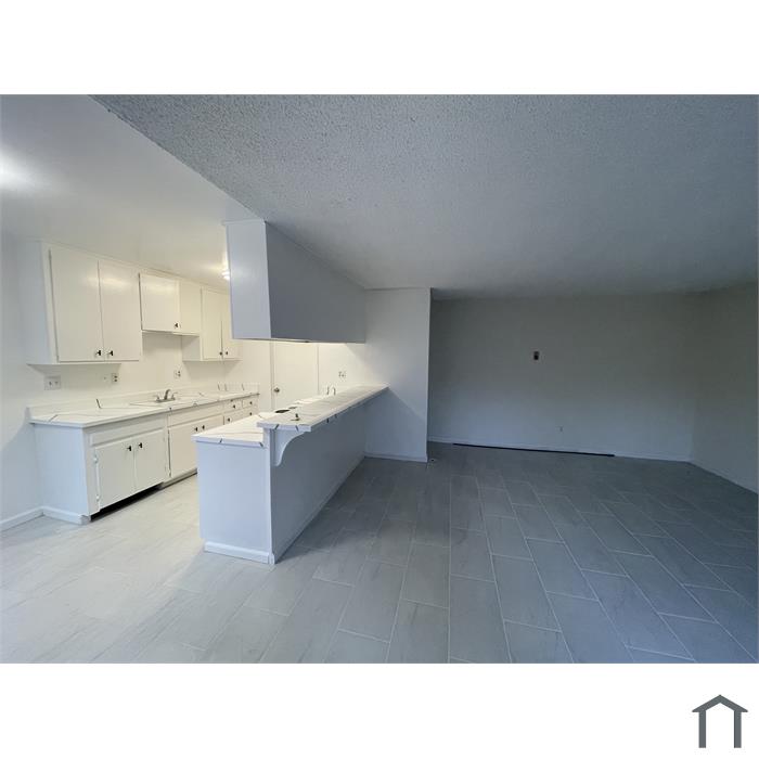 2131 1/2 S Broden St