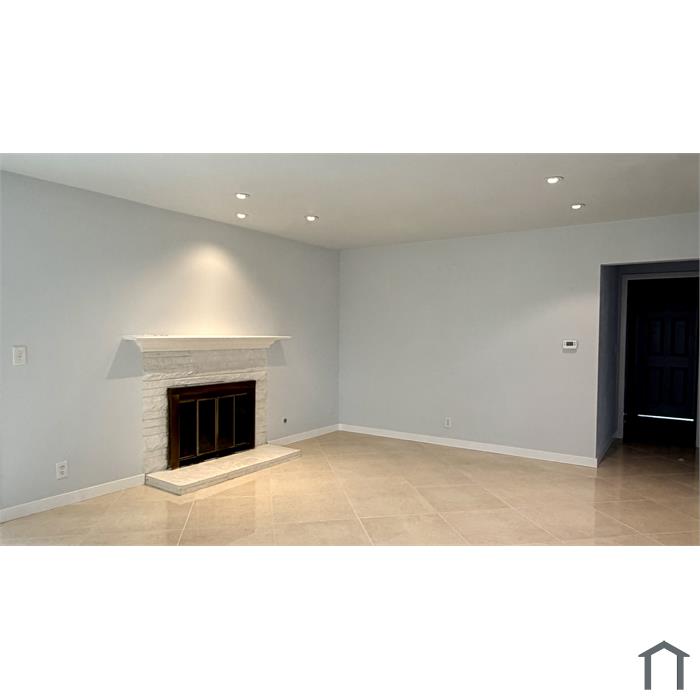 1596 W Chateau Ave