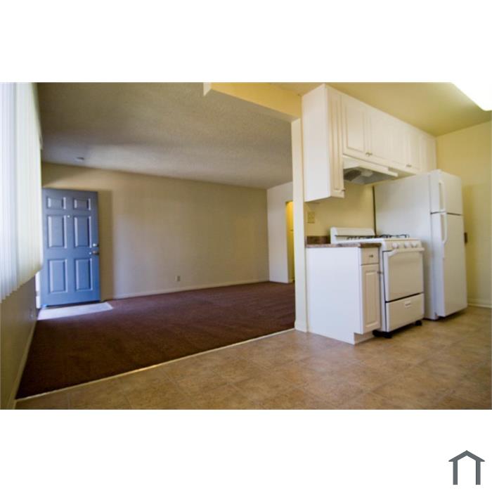 466 W Valencia Dr