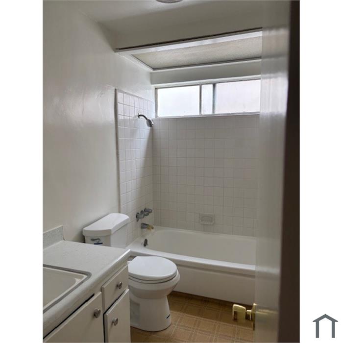 211 W Clara St