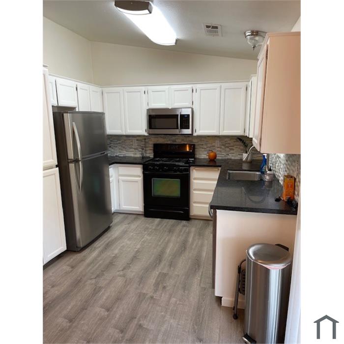 714 W River Oak Ave