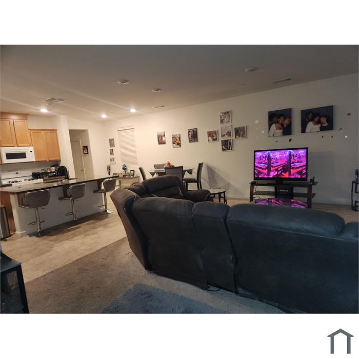 2215 S Vista St