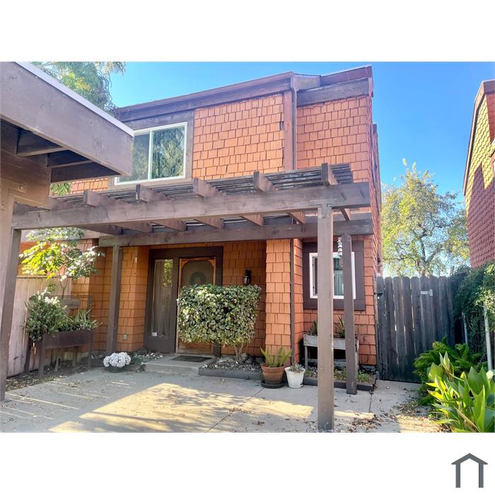 823 E Cypress Ave