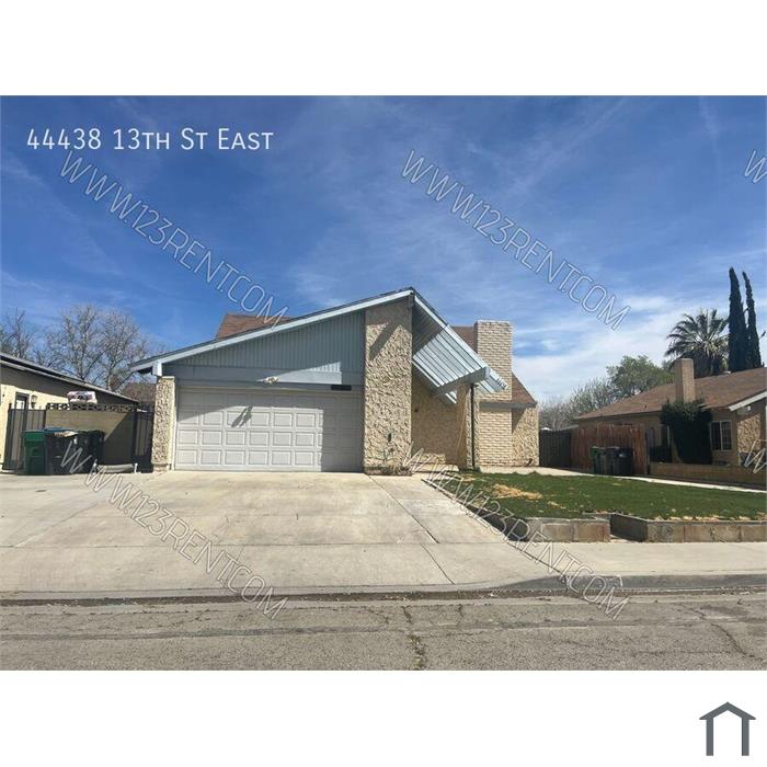 6BD/ 2BTH SINGLE FAMILY HOME EAST LANCASTER