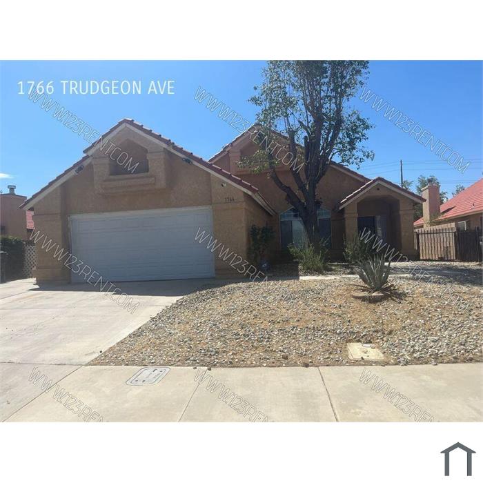 4BD/ 3BTH 2 STORY HOME EAST LANCASTER