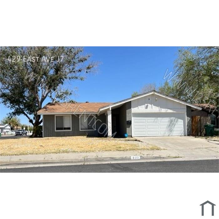 3BD-2BTH SINGLE FAMILY HOME EAST LANCASTER
