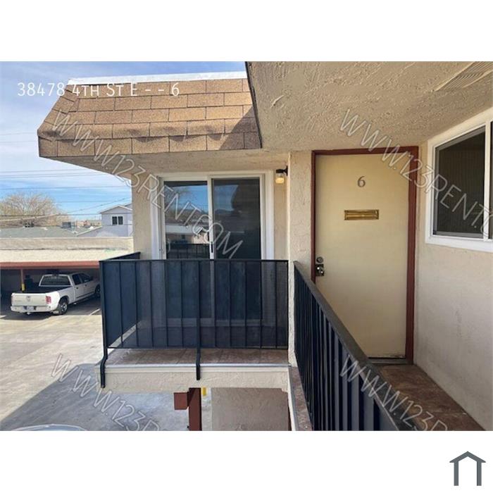 2BD/ 2BTH 2ND FLOOR APARTMENT EAST PALMDALE W/BALCONY