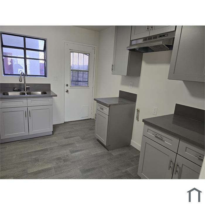 2260 E Avenue Q4