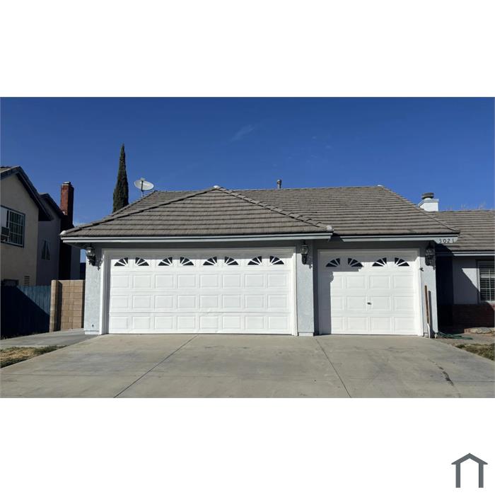 3021 Mariposa Ave
