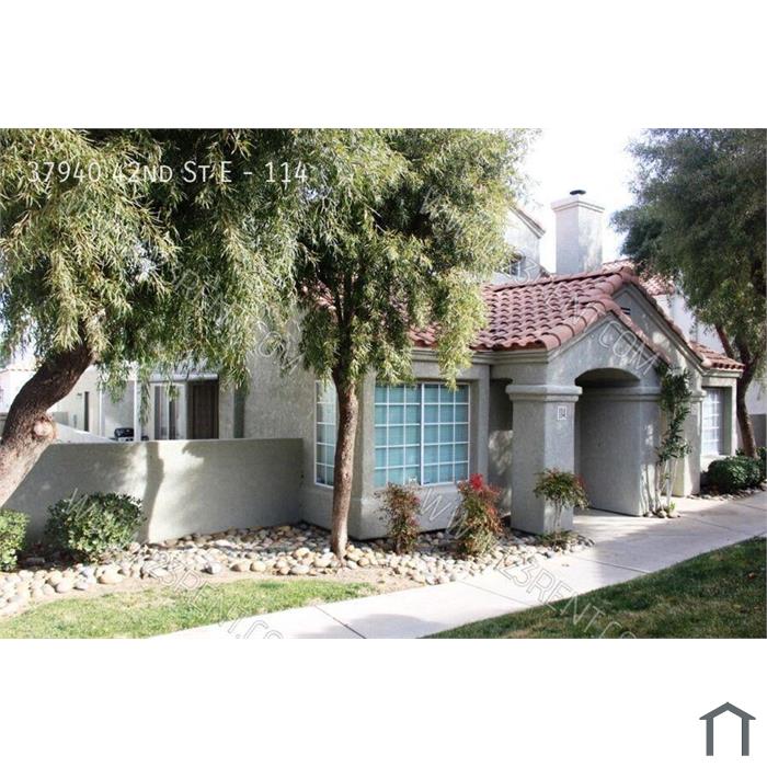 2BD/3BTH TOWNHOUSE EAST PALMDALE