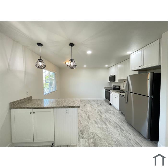134 N Poplar Ave