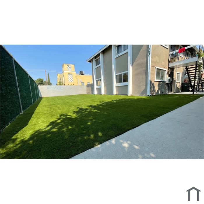 223 E San Joaquin St