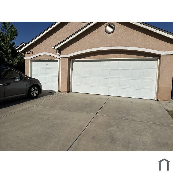 3074 N Shelly Ave