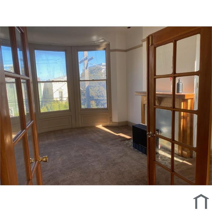 1035 Page St