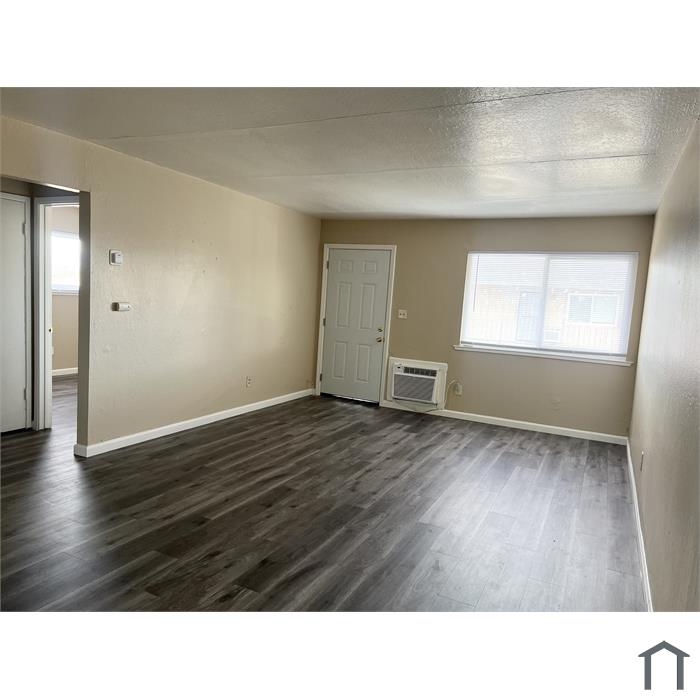 516 W Tregallas Rd
