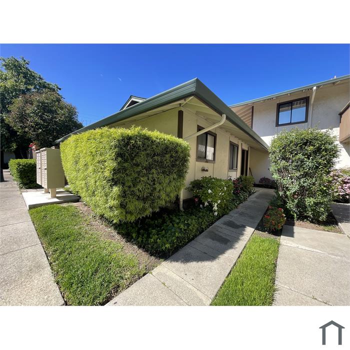 2400 Sunny Ln