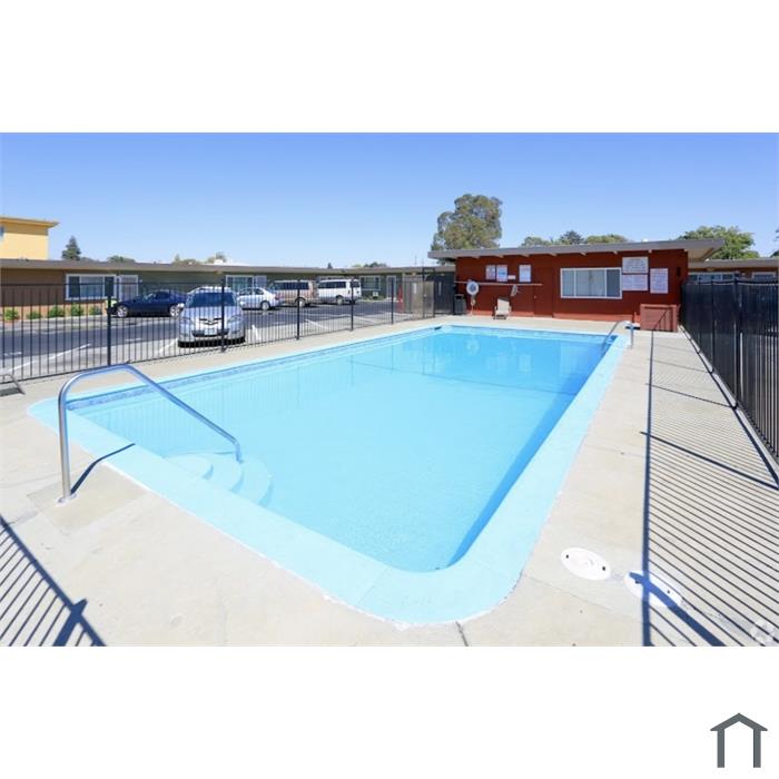 Delta Court Apartments