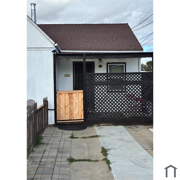 1320 Woolner Ave