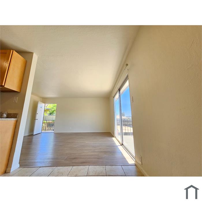 407 E Santa Fe Ave