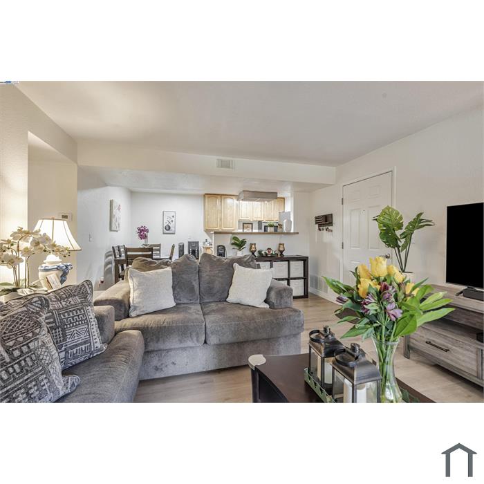 1101 Lakeview Cir