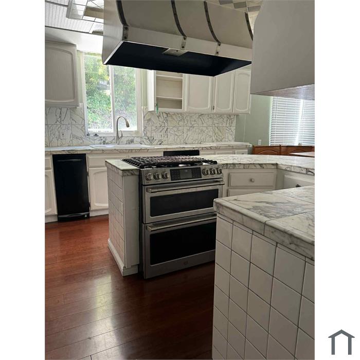 1300 Benedict Dr