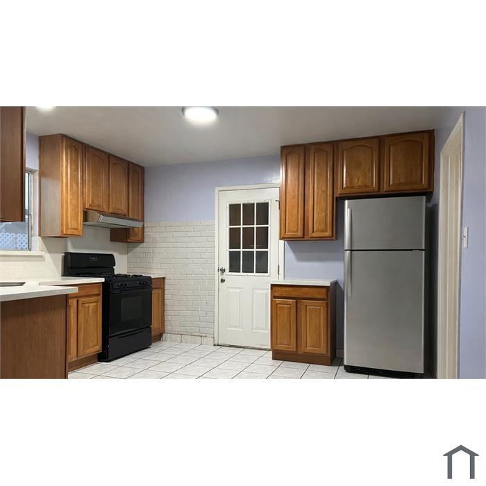 16065 Penn Ave