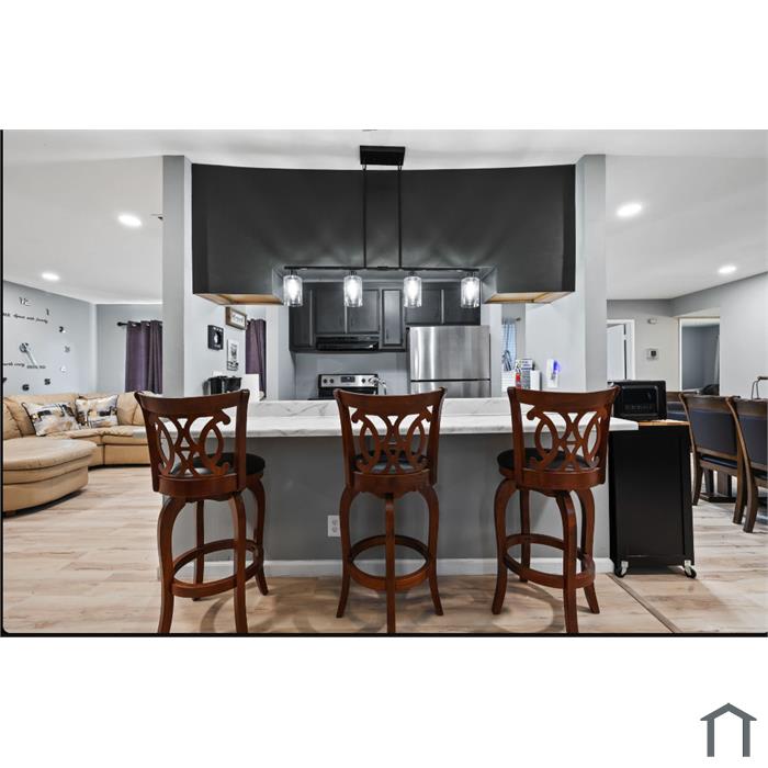 325 Falcon Dr