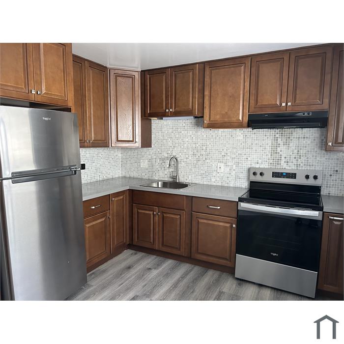 Midvale Manor