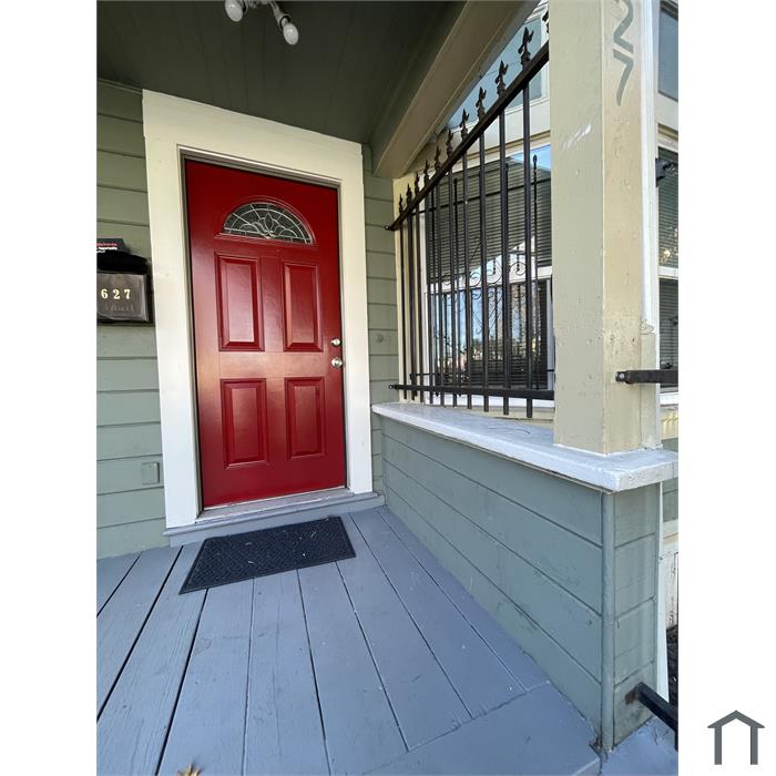 627 W Grand Ave