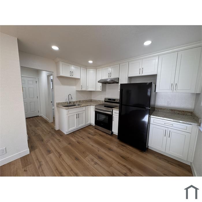 2121 Main St